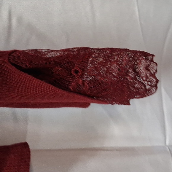 NWT Womens Dazy Elegant Burgundy Lace Cuff Women's Top - Picture 4 of 4
